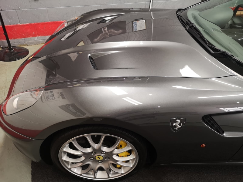 Machine polished bonnet of grey metallic Ferrari 599